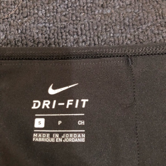 Nike Dri-Fit Black Capris Size Small - Picture 5 of 8